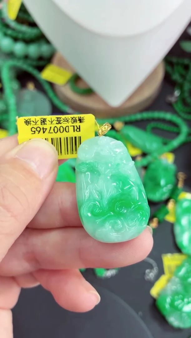 吊坠(不含链)18K金镶嵌翡翠挂件