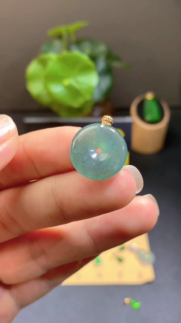 颈饰18K金镶嵌翡翠翡翠A货