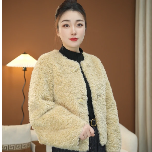 2025新款海宁毛毛外套短款小香风高品质时尚保暖加厚