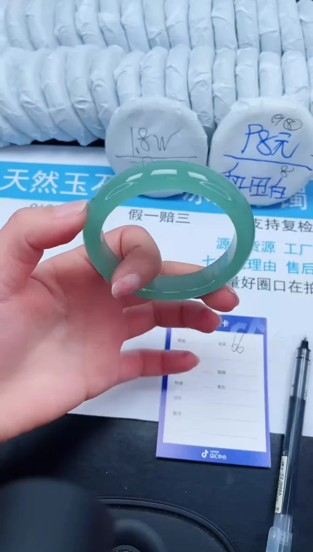 【闪购商品】石英质玉手镯未镶嵌66-58.4