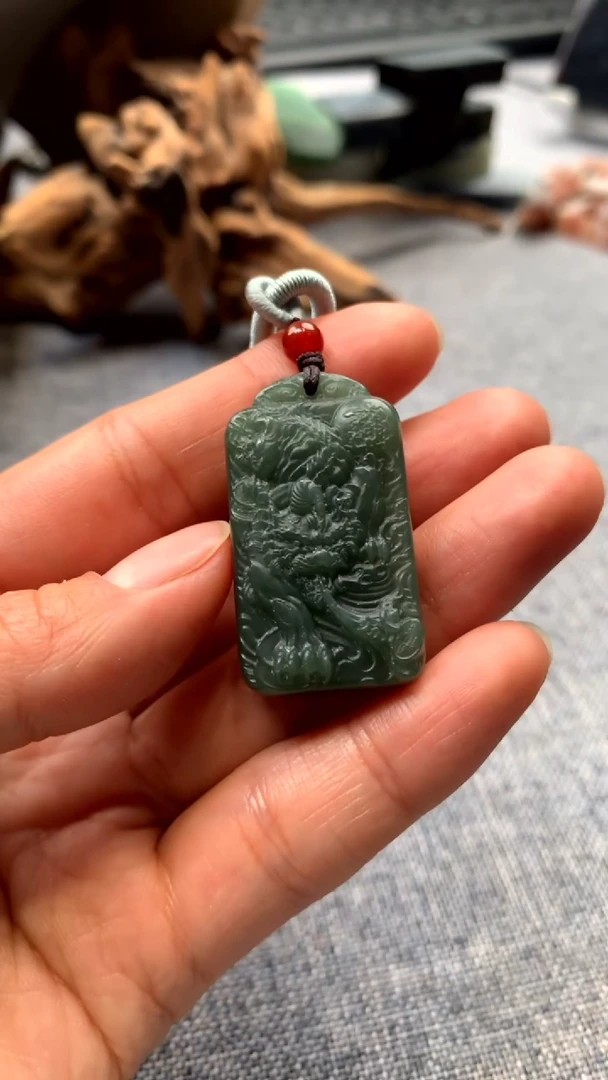 颈饰未镶嵌和田玉挂件