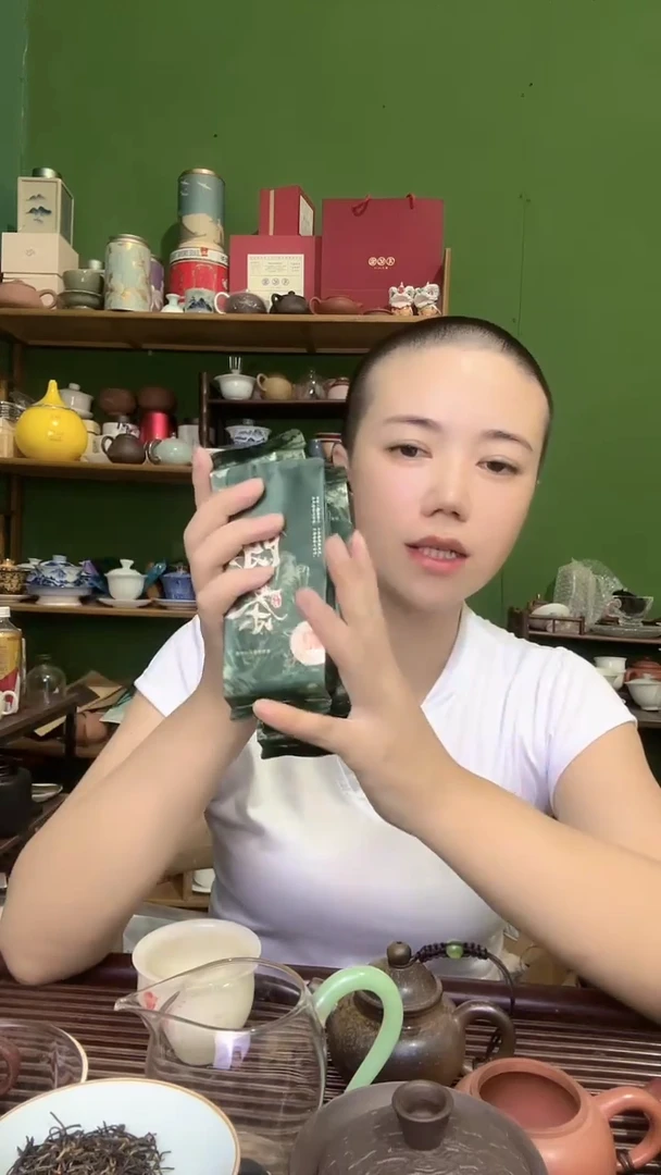 彩选单品2010金花六堡茶6泡