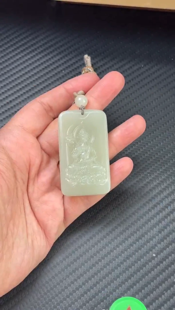 吊坠(赠链)未镶嵌和田玉且末迪克兰一细微色差吊坠