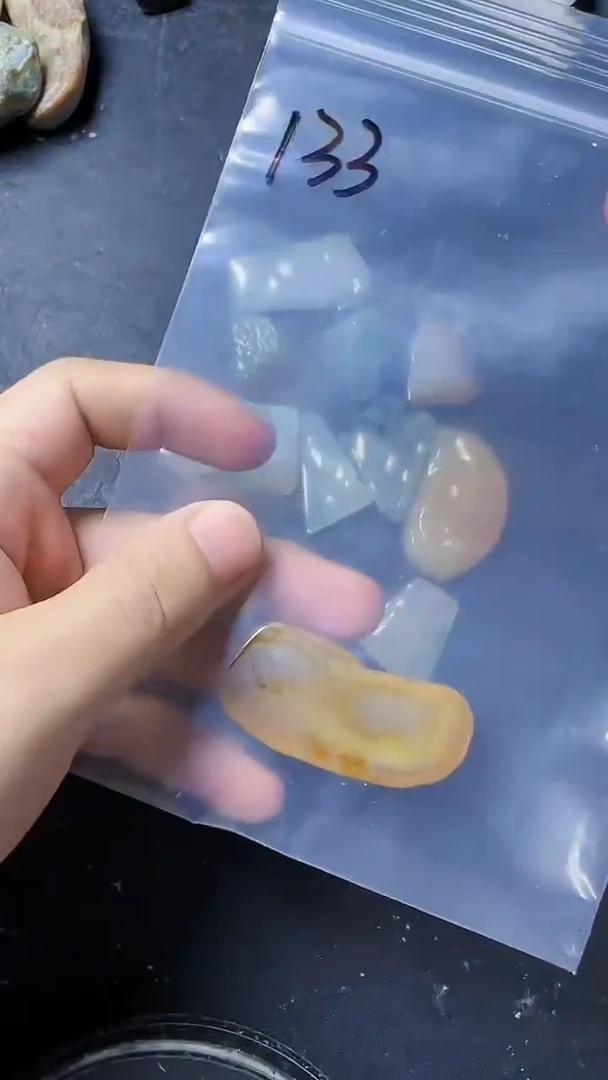 翡翠挂件未镶嵌游**生133翡翠