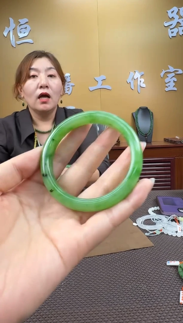 颈饰未镶嵌和田玉手镯61