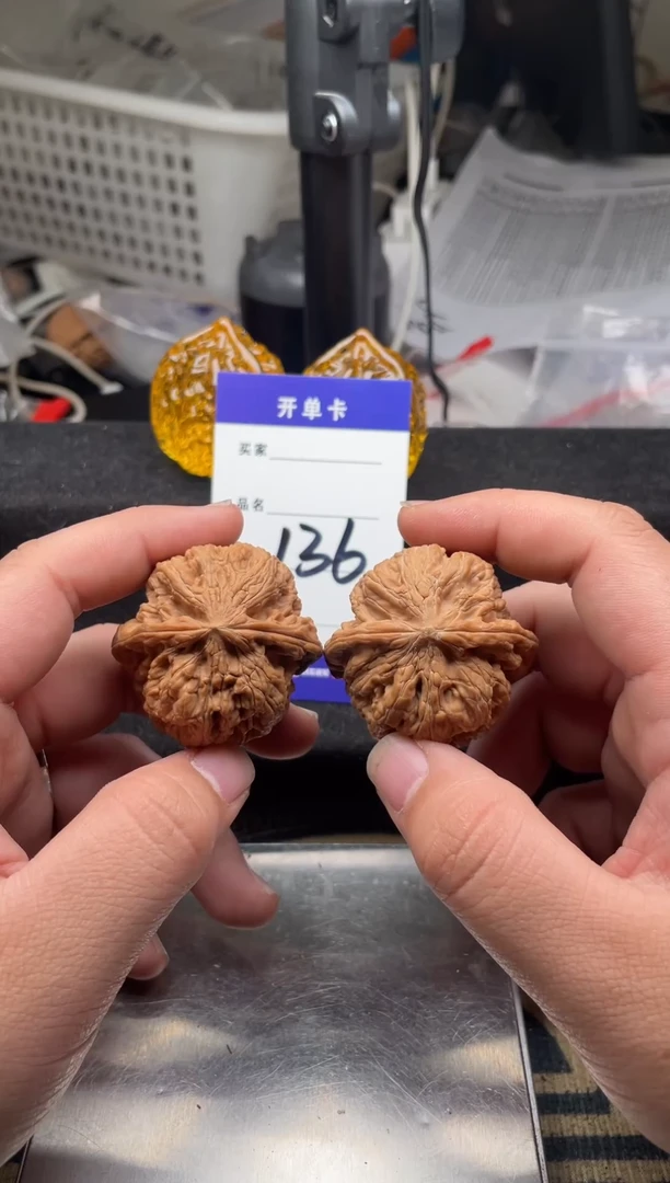【闪购商品】文玩核桃吊坠136 将军膀（有黄点） 43