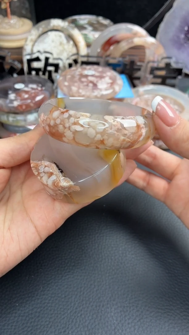 未镶嵌手镯（圆镯）石英质玉56