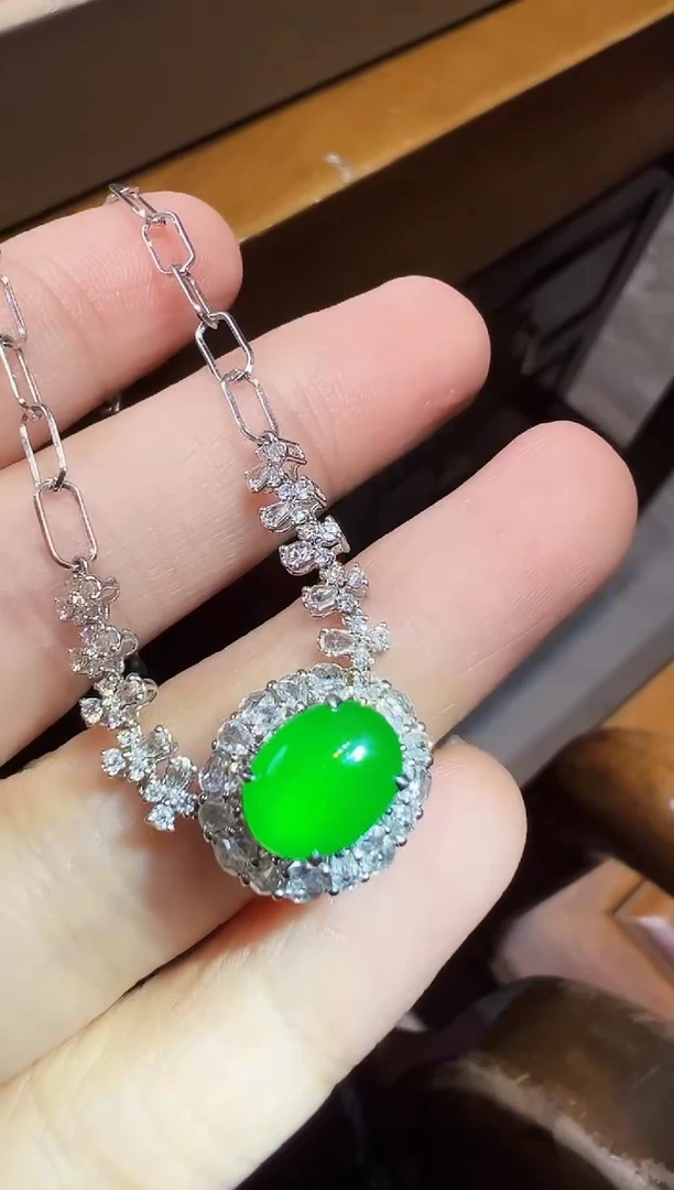 套链18K金镶嵌翡翠蛋面