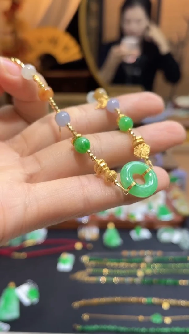 颈饰18K金镶嵌翡翠手链