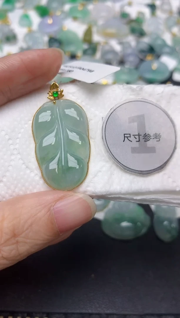 颈饰18K金镶嵌翡翠天然缅甸A货翡翠