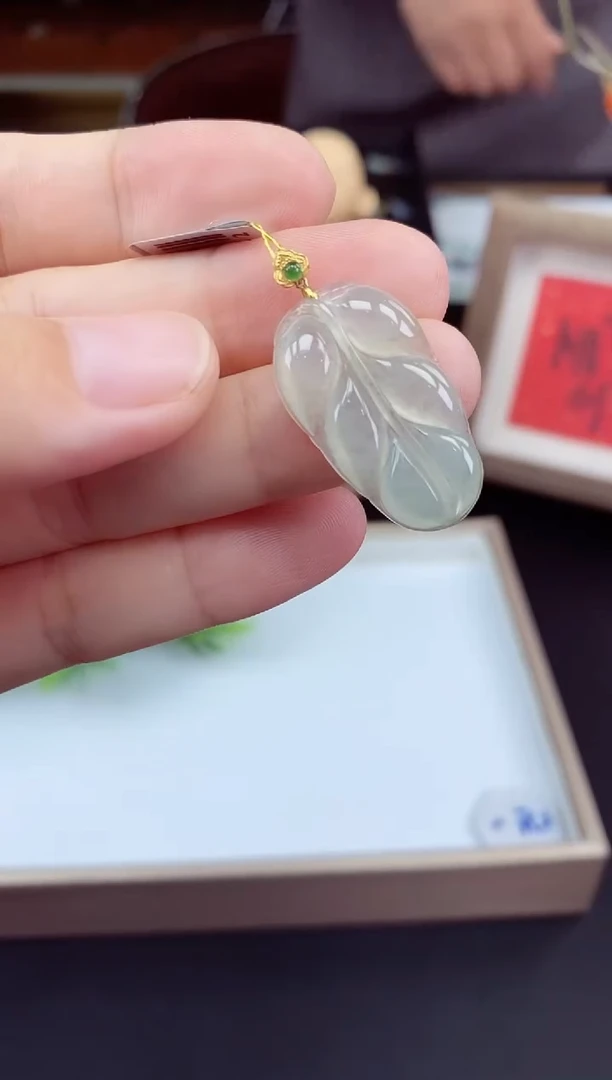 吊坠(不含链)18K金镶嵌翡翠叶子多样性发其一@@CMT1300-2
