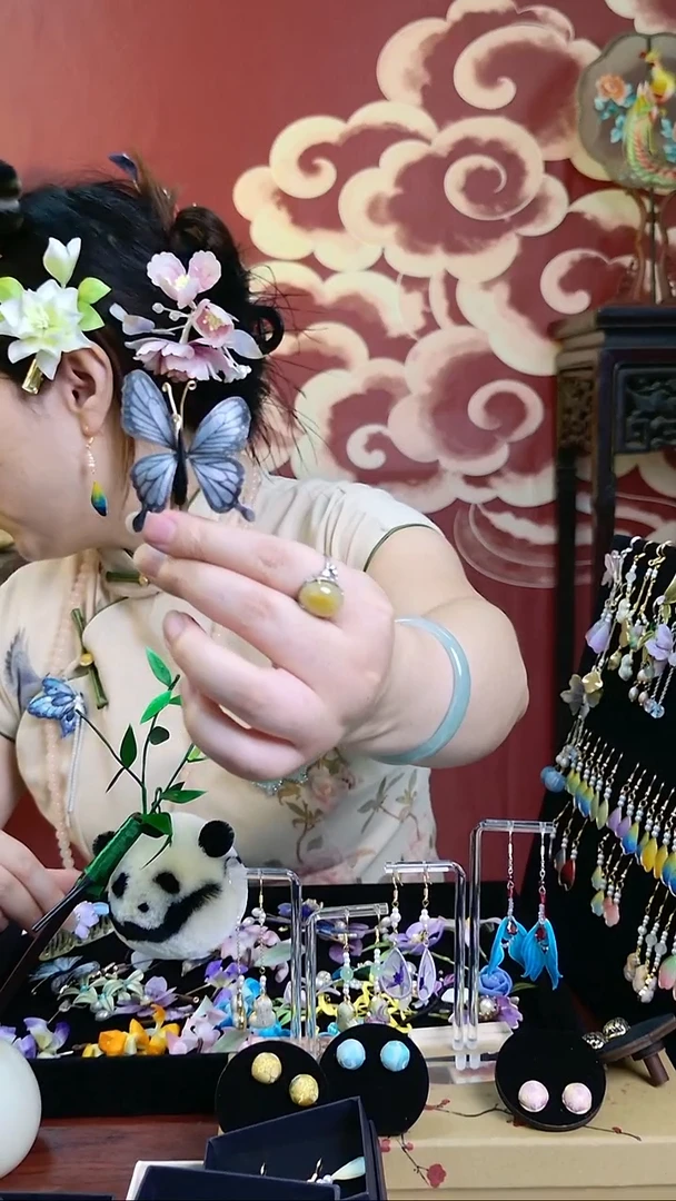 刺绣非纯手工绒花