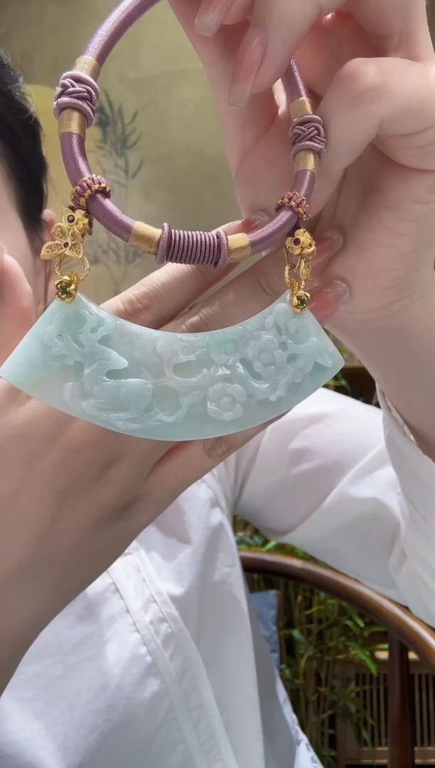 翡翠未镶嵌颈饰吊坠