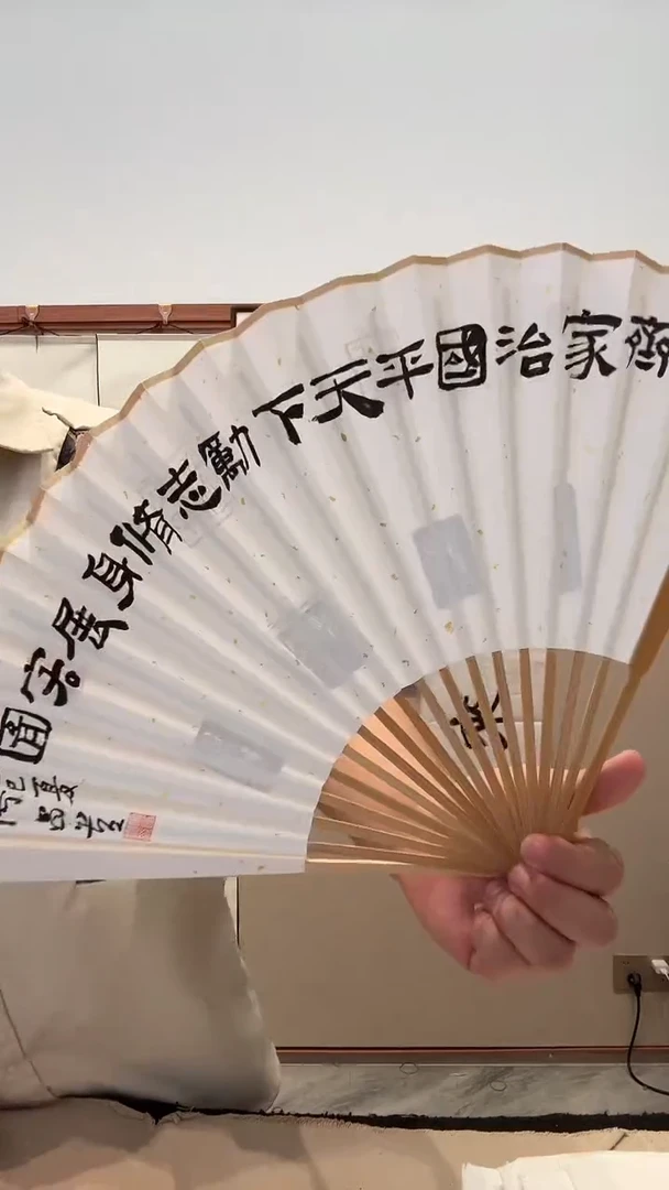 书法J何老师书法成扇 双面带锦盒一件
