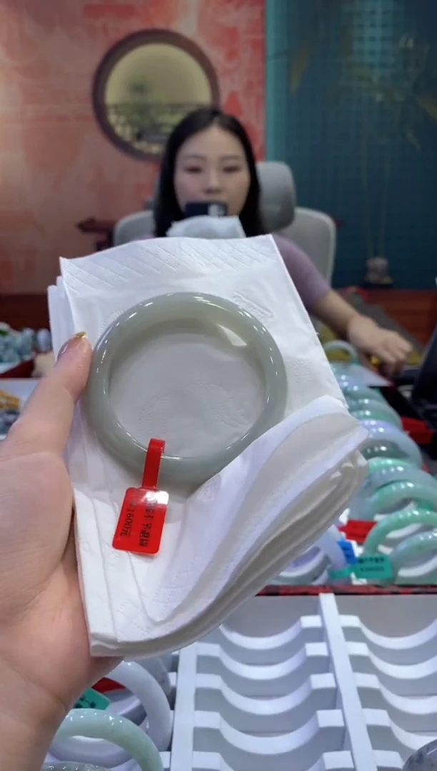 翡翠手镯未镶嵌多人08953