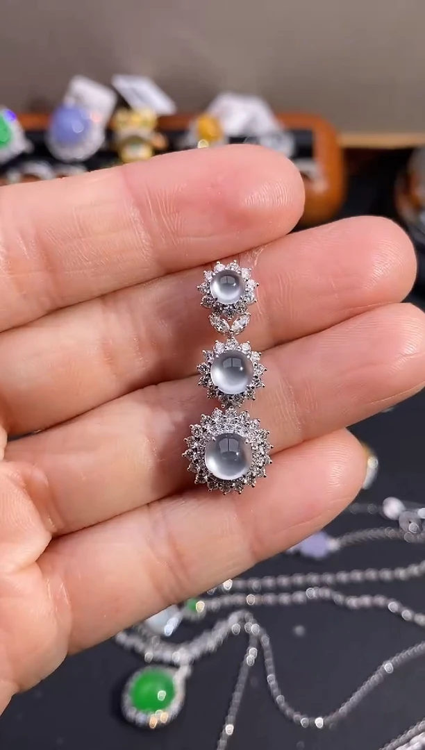 【闪购商品】翡翠颈饰18K金镶嵌吊坠