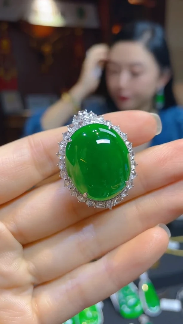 【闪购商品】翡翠戒指18K金镶嵌112236天然A货翡翠戒指