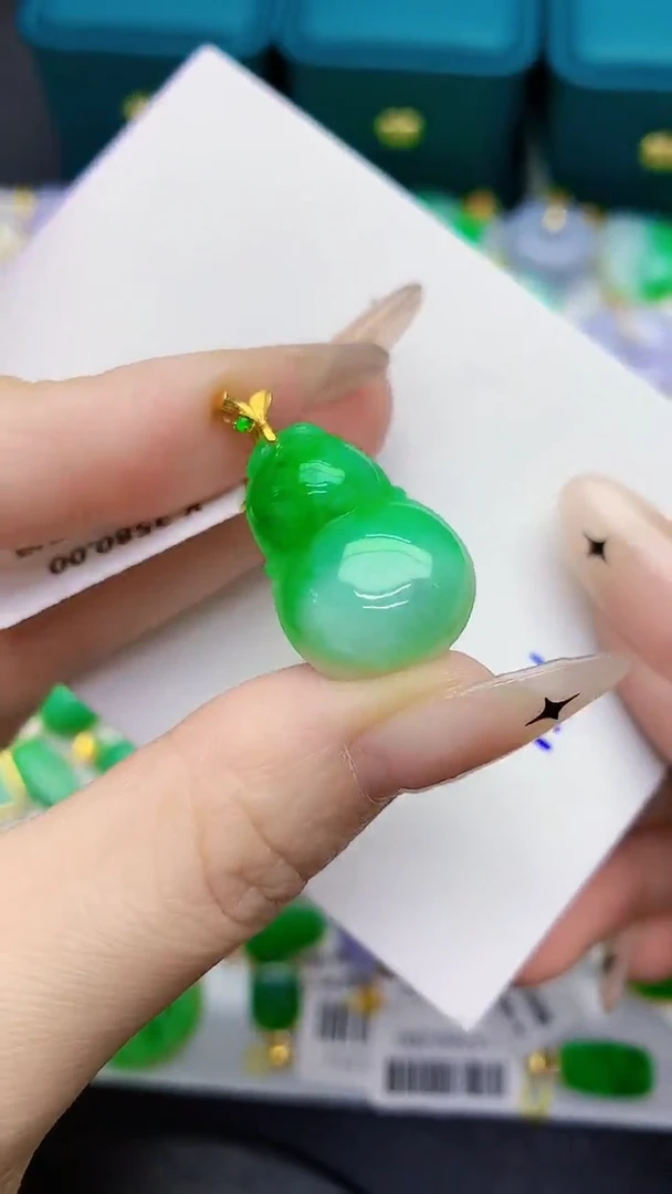 颈饰18K金镶嵌翡翠缅甸天然翡翠A货