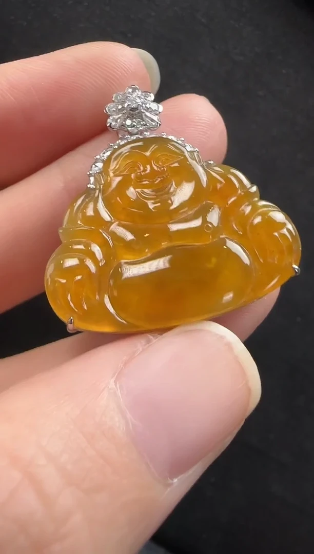 颈饰18K金镶嵌翡翠548玉佛一个