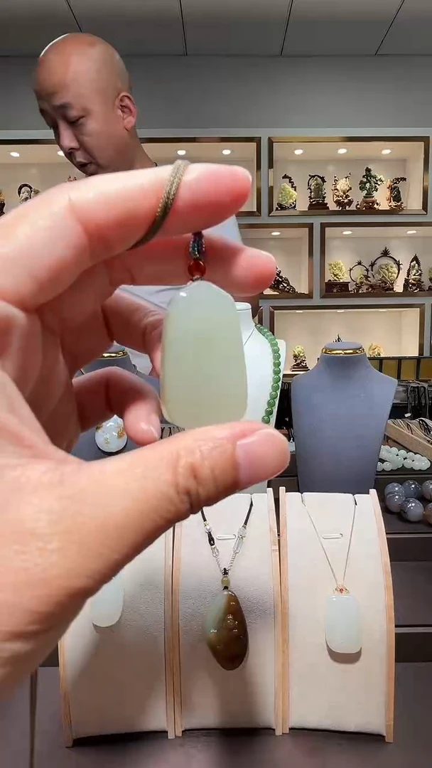 和田玉未镶嵌颈饰苏