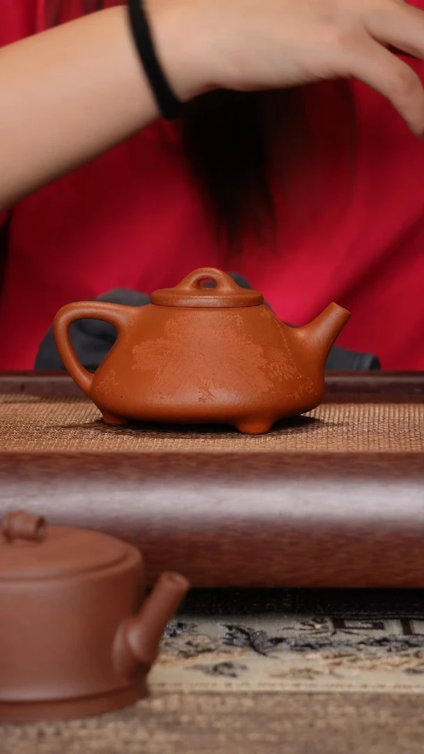 茶壶紫砂40目赵庄朱泥刻绘半手工