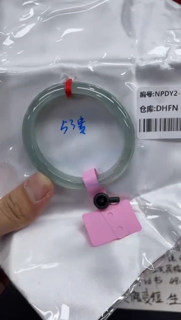 翡翠手镯未镶嵌翡翠手镯