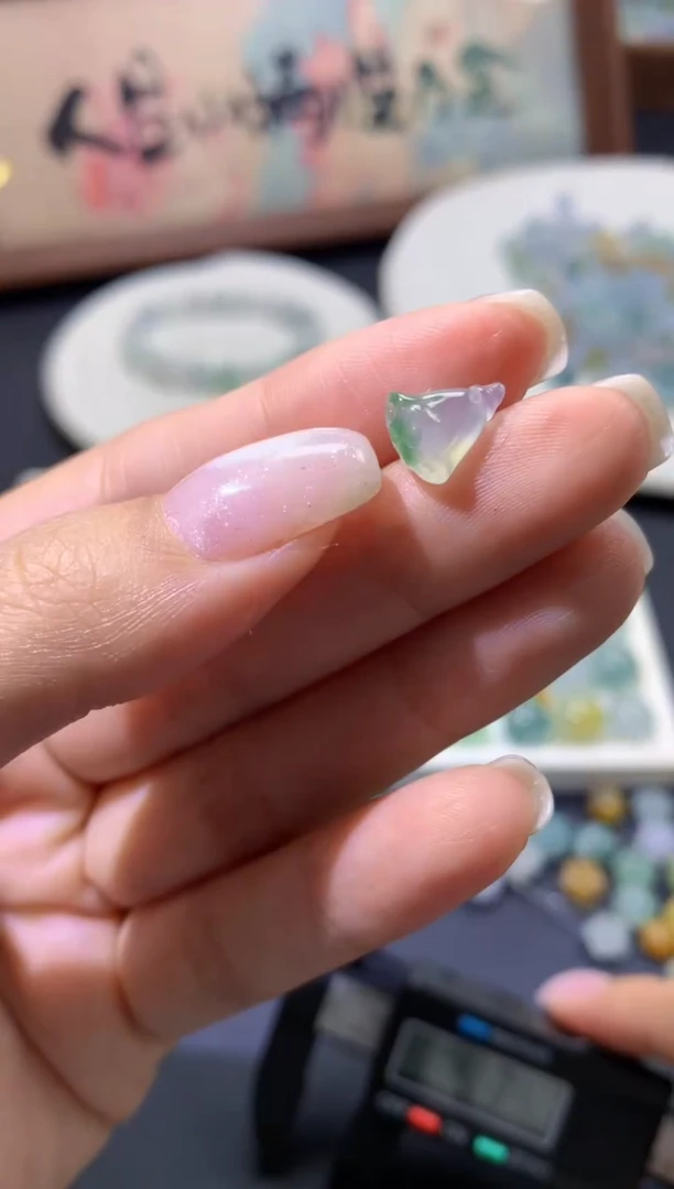 定制翡翠未镶嵌莲蓬