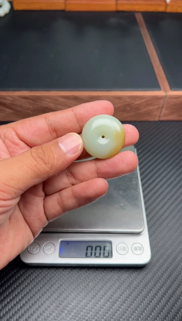 吊坠(赠链)未镶嵌和田玉若羌微色差k