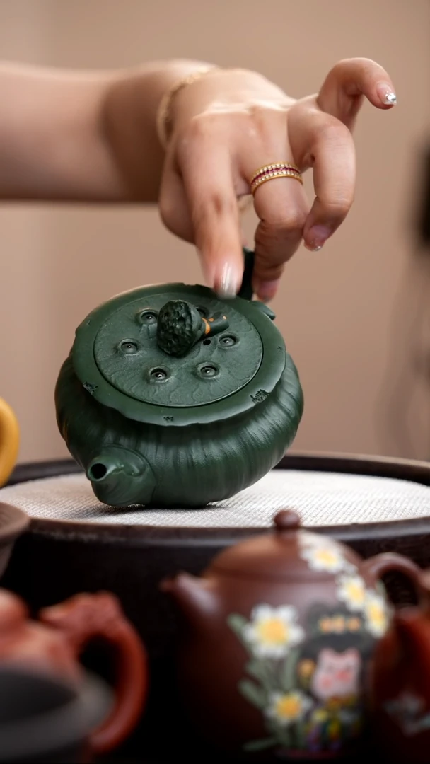 茶壶紫砂民国绿矮莲蓬壶