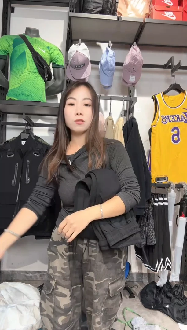 1697  编码 瑕疵款直播间过款为准 尺码