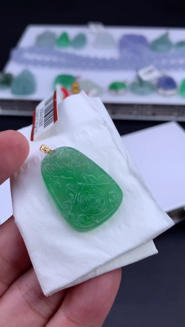 颈饰18K金镶嵌翡翠高翡翠