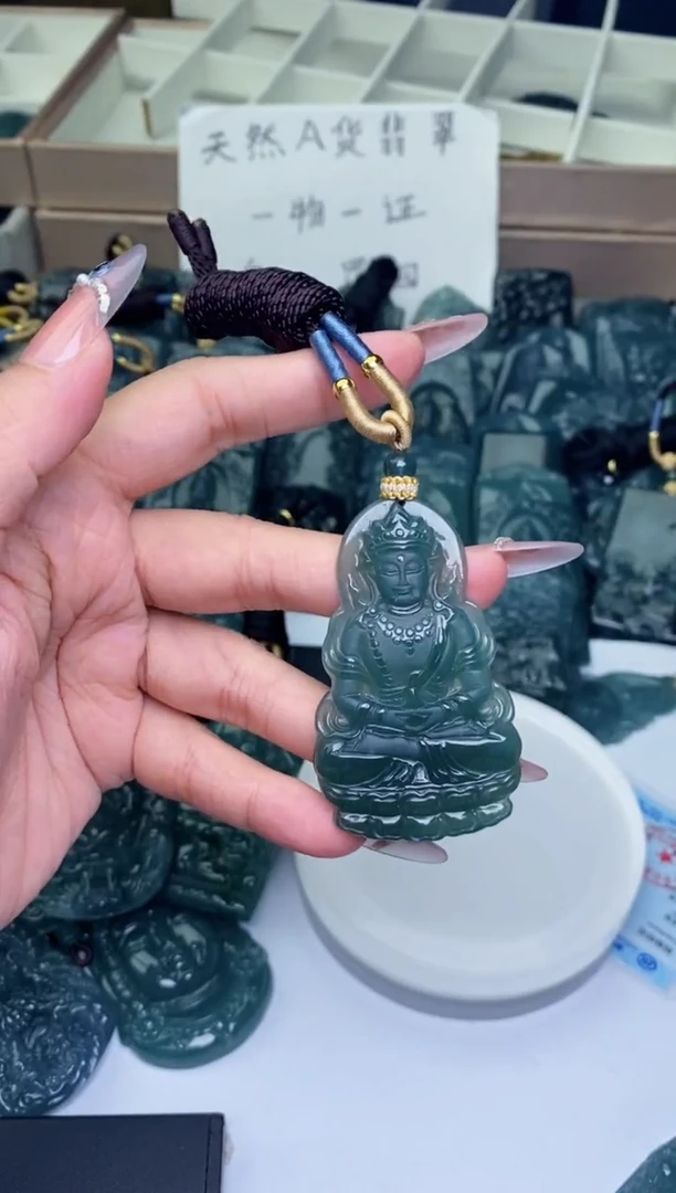 颈饰未镶嵌翡翠