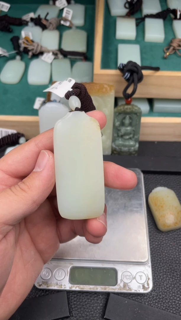 定制和田玉无*定制挂件