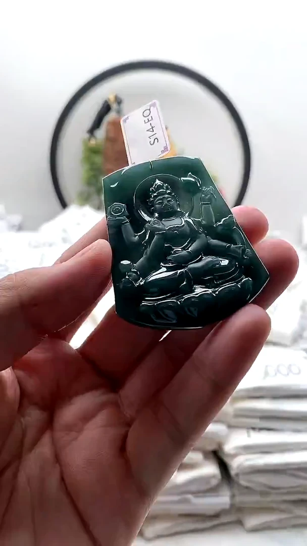 颈饰未镶嵌翡翠千手观音