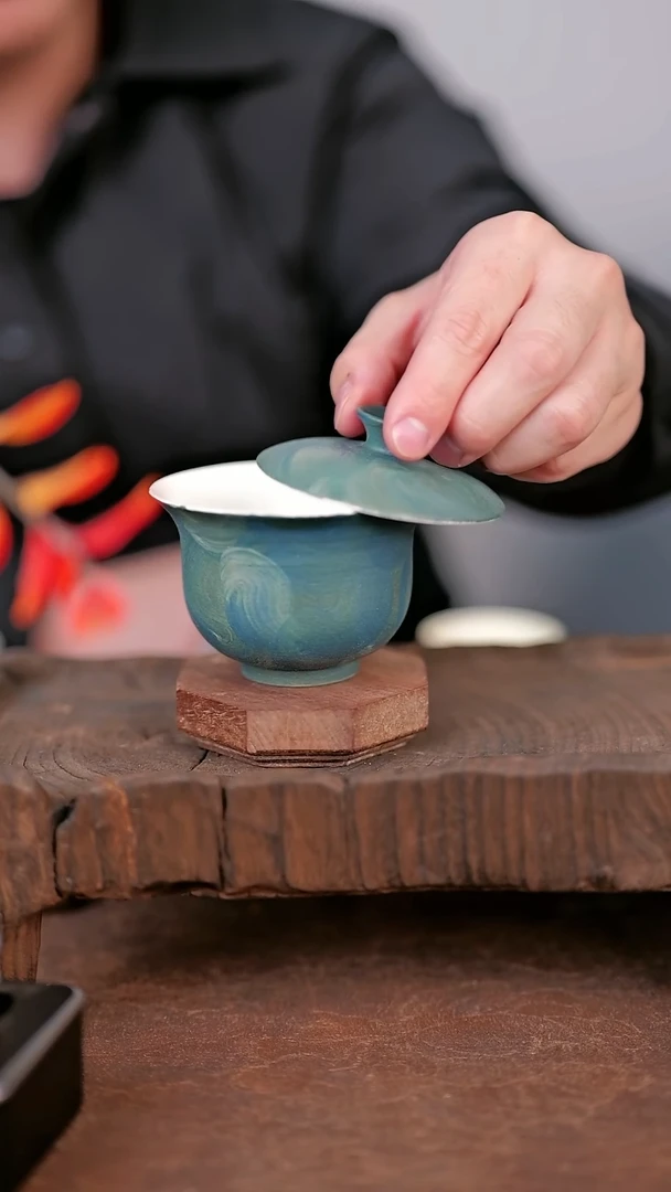 手工盖碗油画风元宝