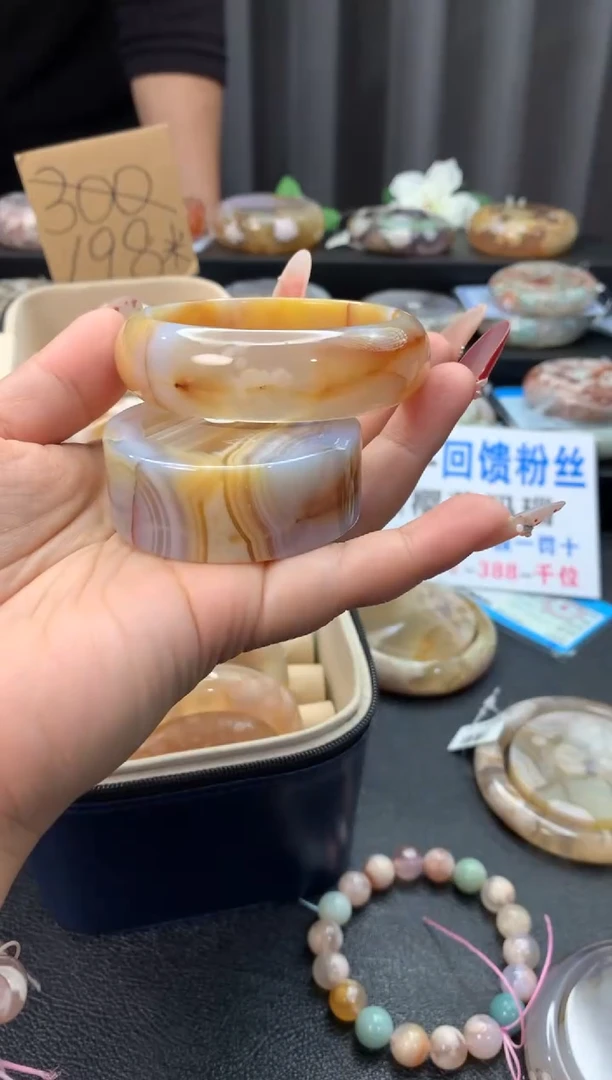 未镶嵌手镯石英质玉（55-56圈口）赠送镯心 无证书
