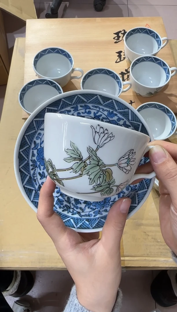 白色咖啡杯.............