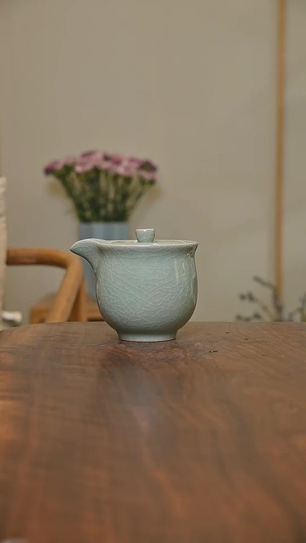 手抓壶 豆绿釉 微瑕 朱家汝窑款