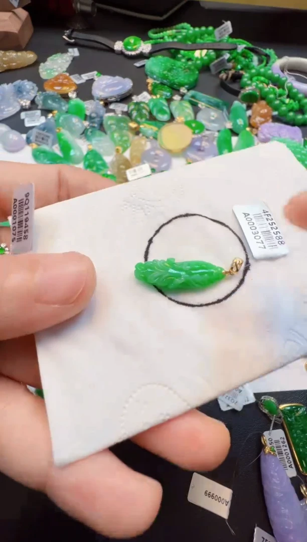 【闪购商品】翡翠吊坠(不含链)18K金镶嵌280