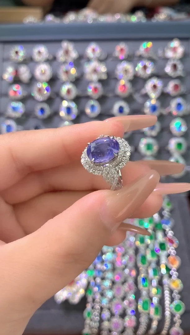 戒指彩色蓝宝石18K金镶嵌4.12克拉*无烧紫蓝宝