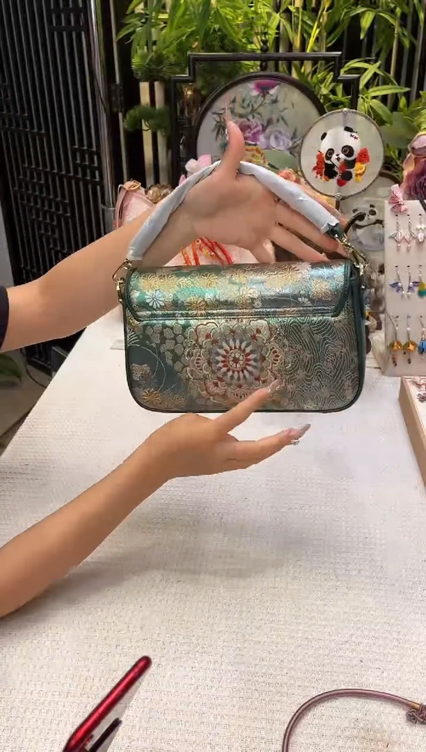 织绣柳*依非遗苏绣饰品