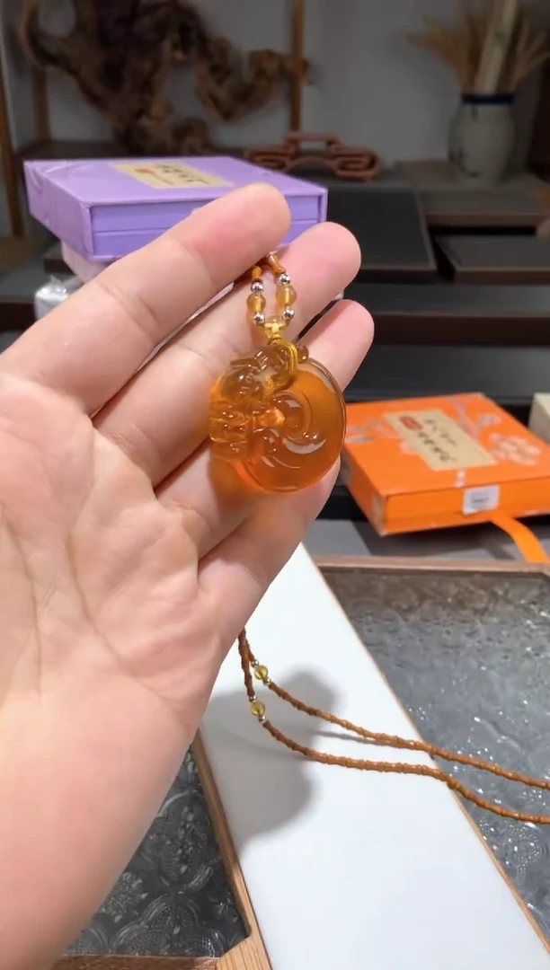 琥珀颈饰未镶嵌金棕珀龙扣