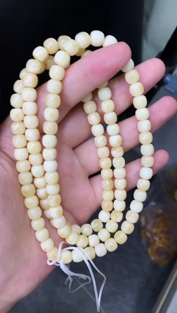 蜜蜡未镶嵌珠宝奇石69