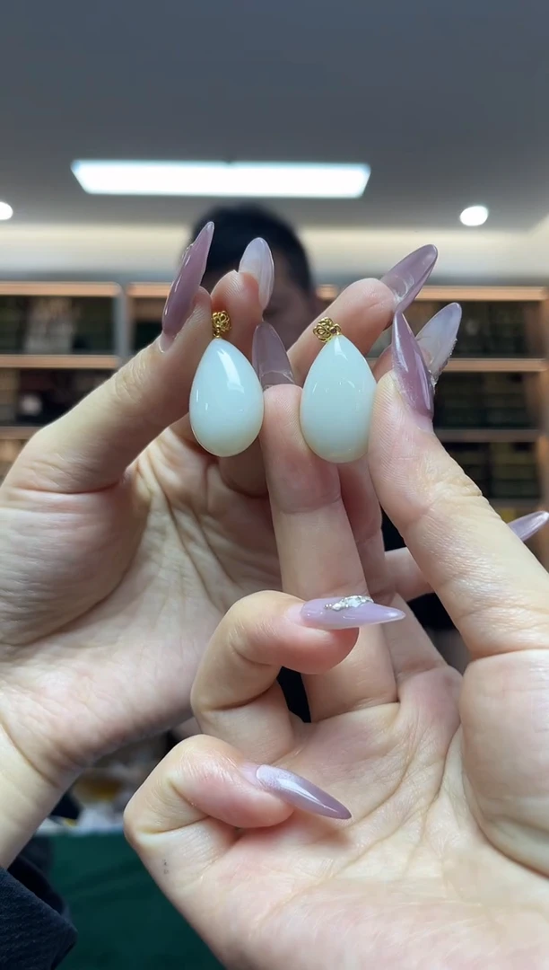 和田玉18K金镶嵌颈饰多样性发一件