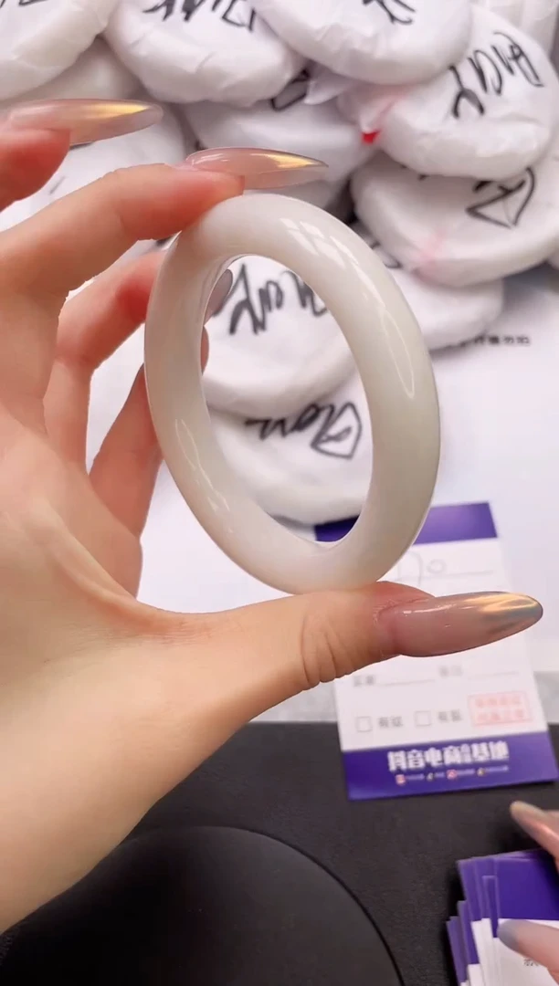 【闪购商品】和田玉手镯未镶嵌11K270-56