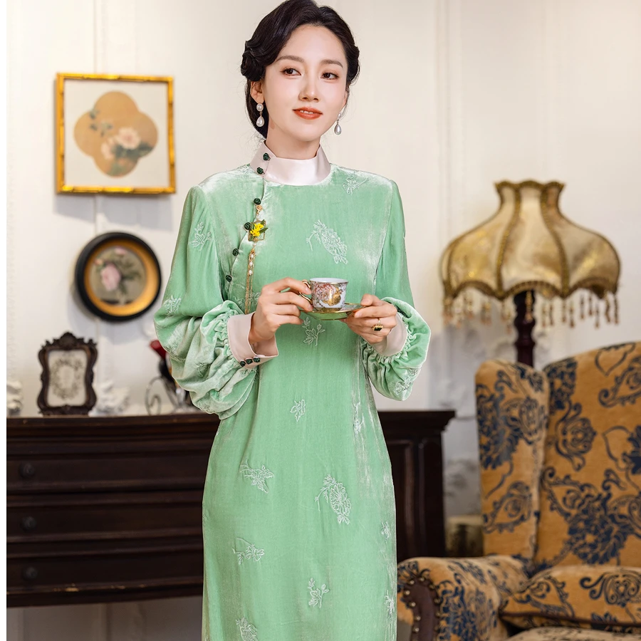 荷塘月高端旗袍真丝丝绒绣花新中式改良少女感减龄长款旗袍
