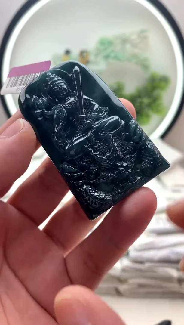 颈饰未镶嵌翡翠虚空藏