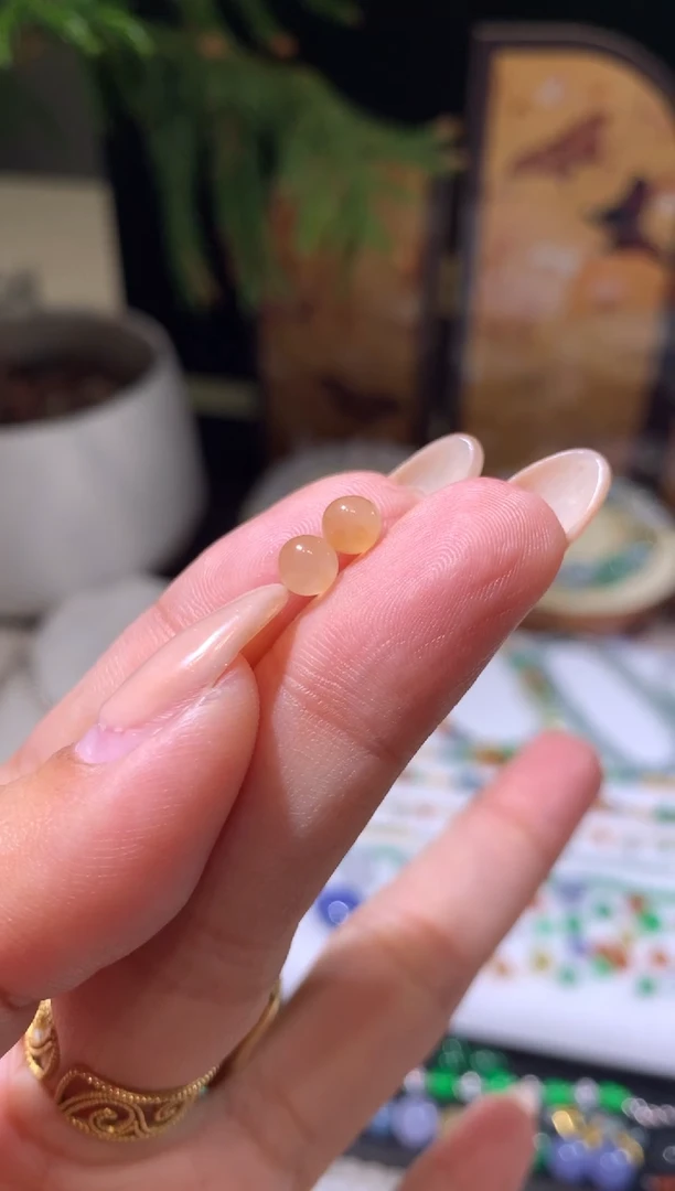 未镶嵌定制翡翠4.8-4.9卡珠子2个