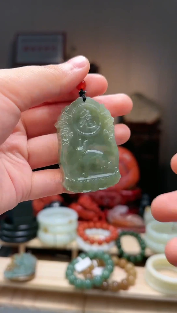 颈饰未镶嵌和田玉吊坠