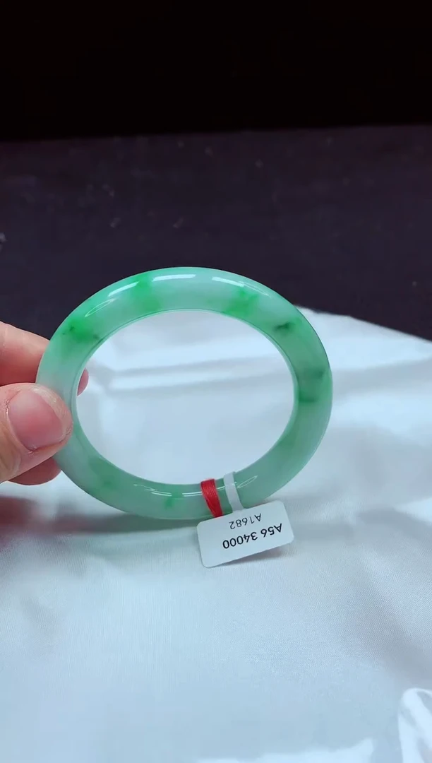 【闪购商品】翡翠手镯未镶嵌镯子56+